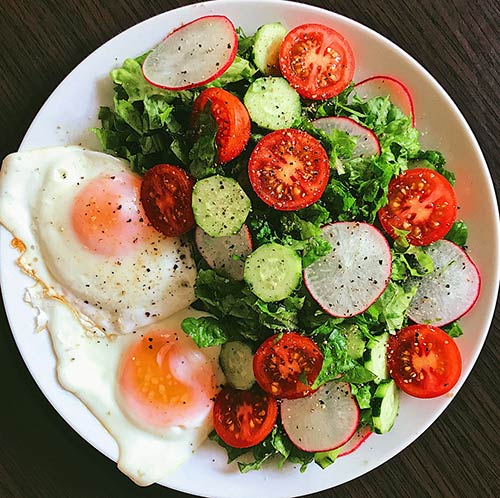Crunchy Salad With Fried Egg Crunchy Salad With Fried Egg - 30-Minute Meal