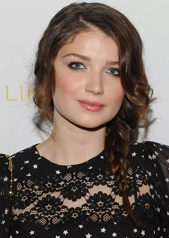 Simple-Side-Braid-with-Wavy-Side-Bangs