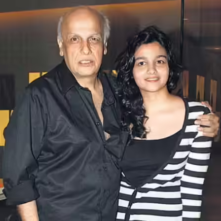 Alia Bhatt without makeup spotted with father Mahesh Bhatt Alia Bhatt without makeup spotted with father Mahesh Bhatt