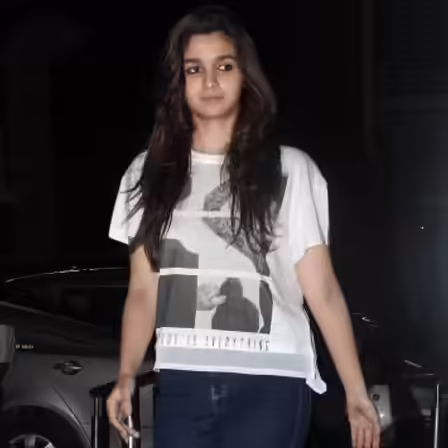 Alia Bhatt hosts a family screening of Highway without makeup Alia Bhatt hosts a family screening of Highway without makeup