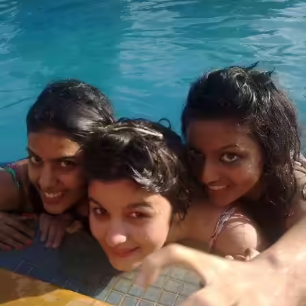 Alia Bhatt without makeup at the swimming pool Alia Bhatt without makeup at the swimming pool