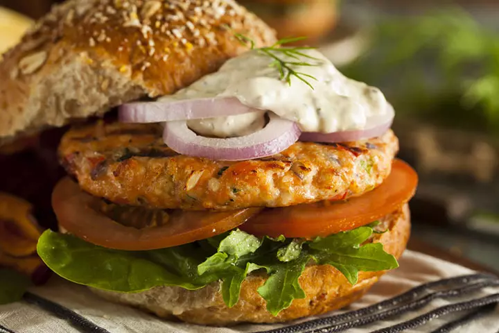 Super-healthy salmon burger