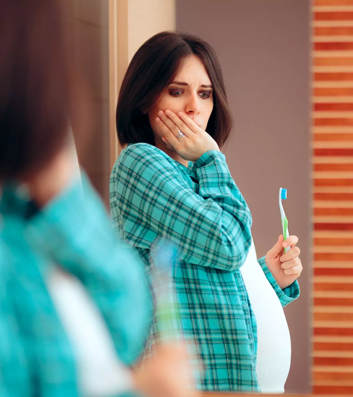 Bleeding Gums During Pregnancy: Signs, Causes & Treatment_image