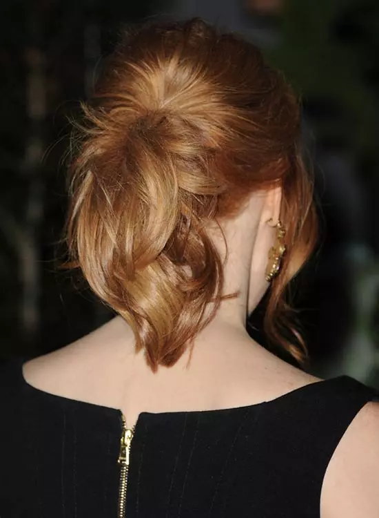 Short-Curly-Ponytail-on-Layered-Hair-with-Bang