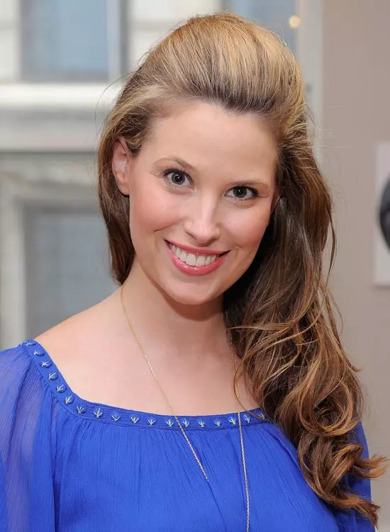 Simple-Curly-Side-Hairdo-with-Puffy-Top