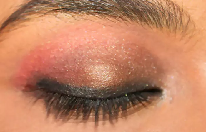 Summer Makeup - Step 4: Soften The Eye Look With Gel Liner & Pencil