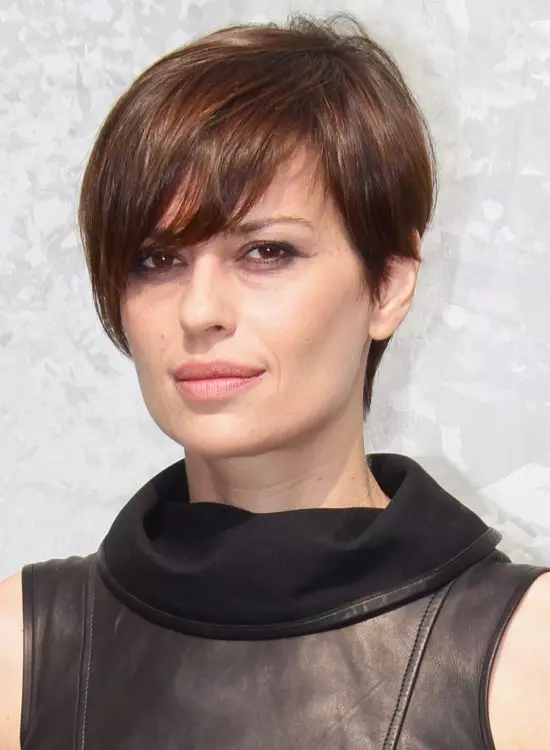 Very-Short-Highlighted-Bob-with-Layered-Fringes