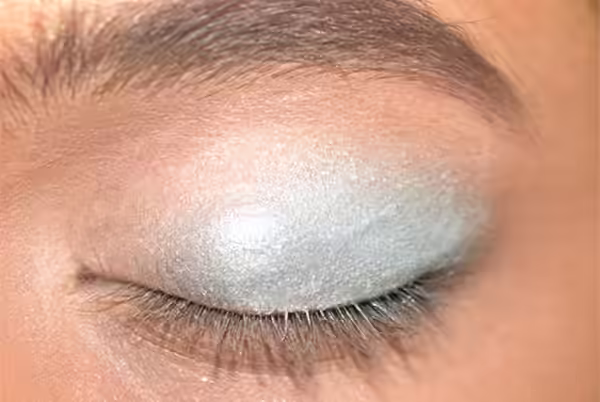 Chinese Eye Makeup - Step 2 towards the eye makeup
