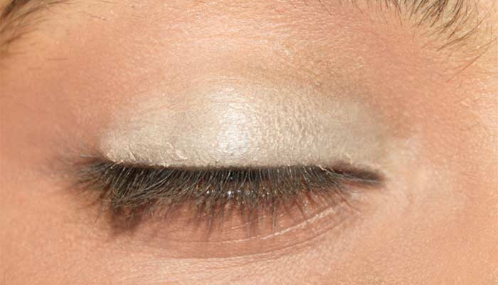 Deepika Padukone Eye Makeup - Step 1 Beautiful Eye Makeup Tutorial Inspired By Deepika Padukone _2