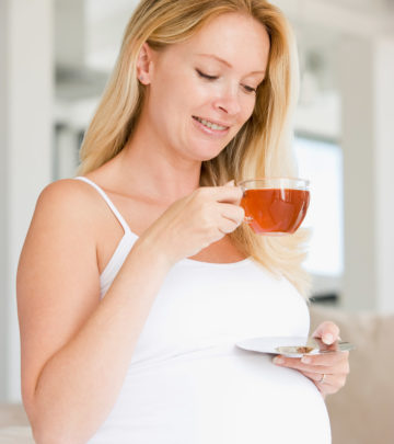 Pregnant-woman-having-tea