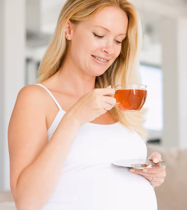 Pregnant-woman-having-tea