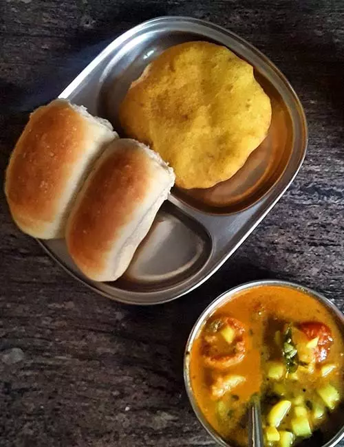 Goan bhaji pao is a west Indian vegetarian breakfast food