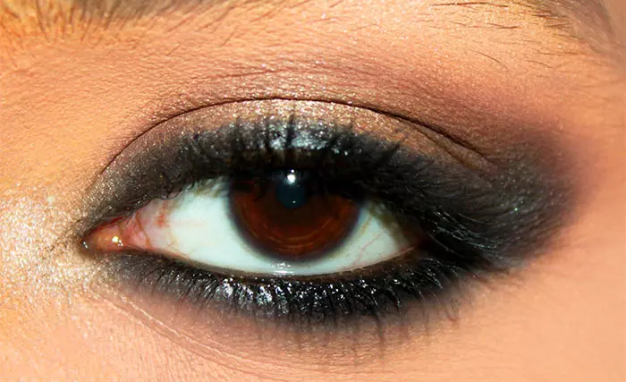 Step 5 of Kajol eye makeup