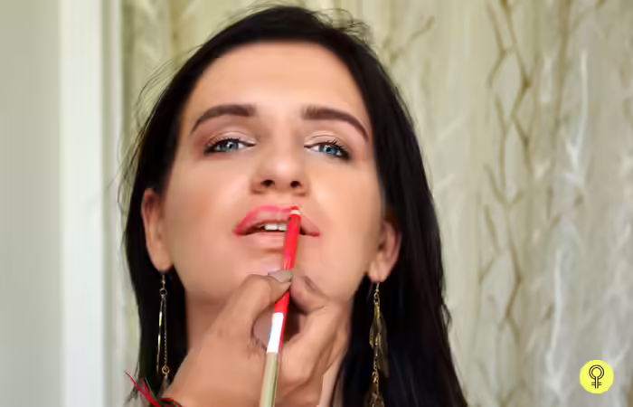 Start lining your lips Start lining your lips