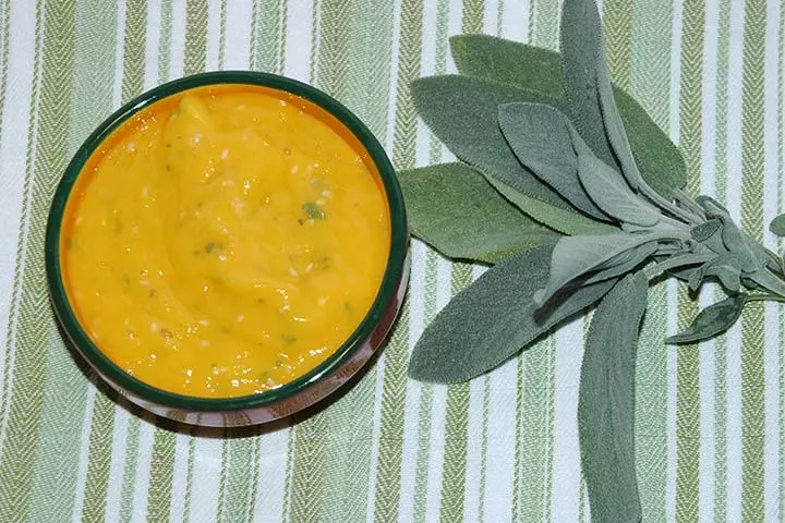 Mango sauce with cardamom and saffron