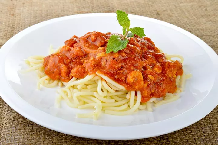 Pasta with fresh tomato sauce