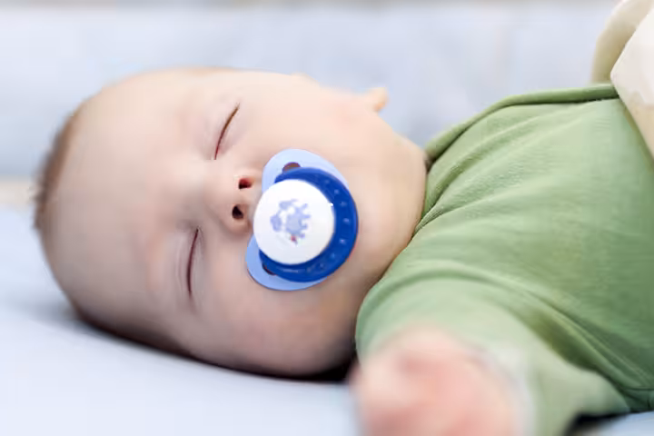 Can Babies Sleep With A Pacifier Can A Baby Sleep With A Pacifier