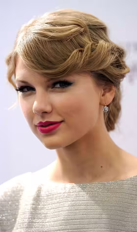 Taylor Swift Updo - Curly Chignon Curly Chignon