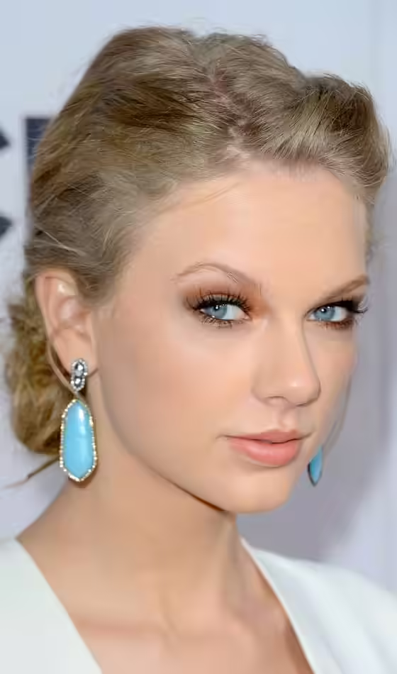 Taylor Swift Updo - Messy Bun Messy Bun