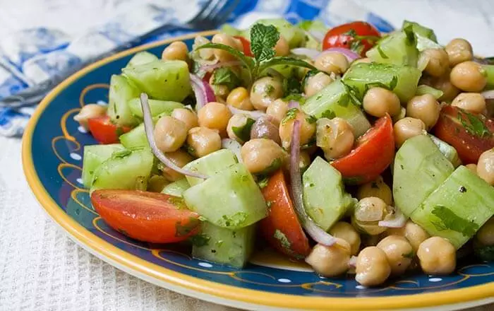 Low Calorie Dinner Recipes - Greek Garbanzo Salad