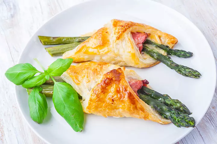 Finger food and asparagus for babies