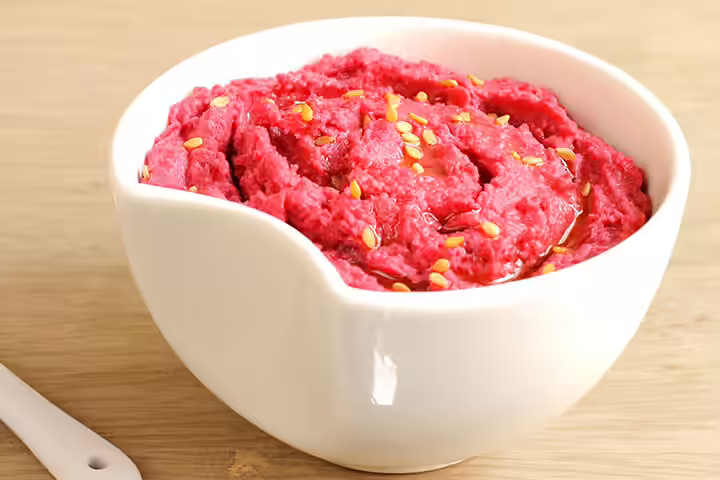 Chicken and beetroot puree Chicken and beetroot puree