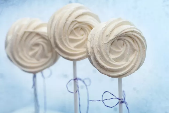 Meringue Pops