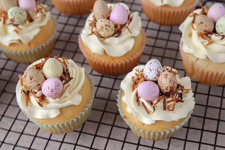 White Chocolate Easter Egg Cupcakes White Chocolate Easter Egg Cupcakes