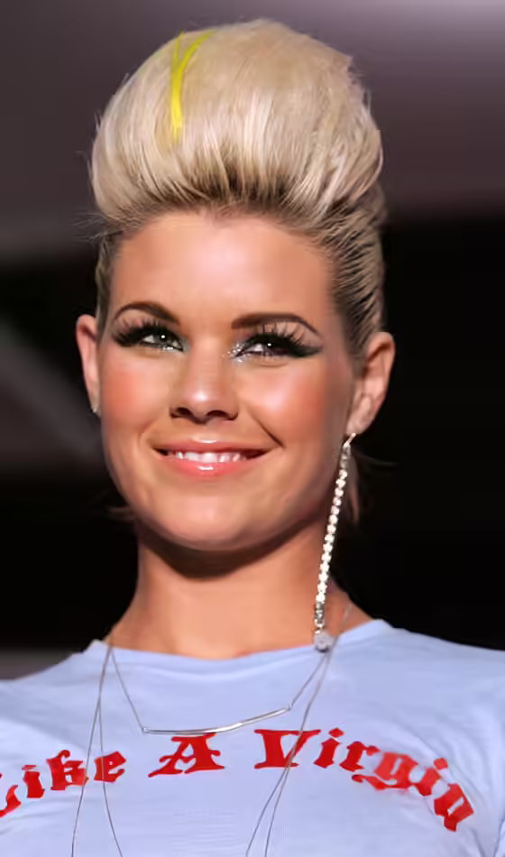 Rockabilly Hairstyles For Long Hair - Retro Pompadour Retro-Pompadour
