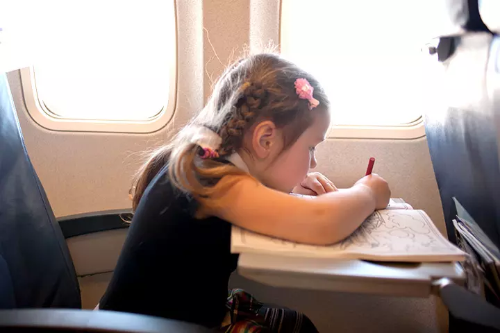 8 Simple & Helpful Travel Activities For Kids_image