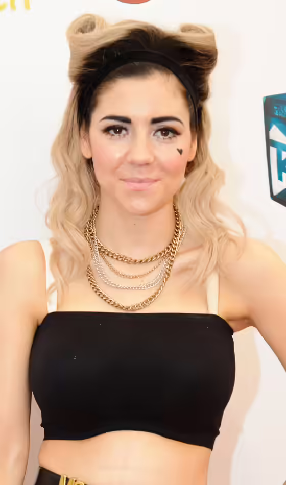 Rockabilly Hairstyles For Long Hair - Victory Rolls With Bangs Victory-Rolls with bangs