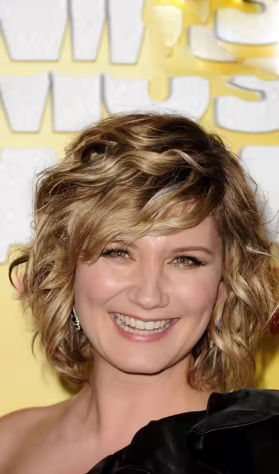 Highlighted Bob Hairstyles - Wavy Bob In Dirty Blonde Highlights Wavy Bob In Dirty Blonde Highlights