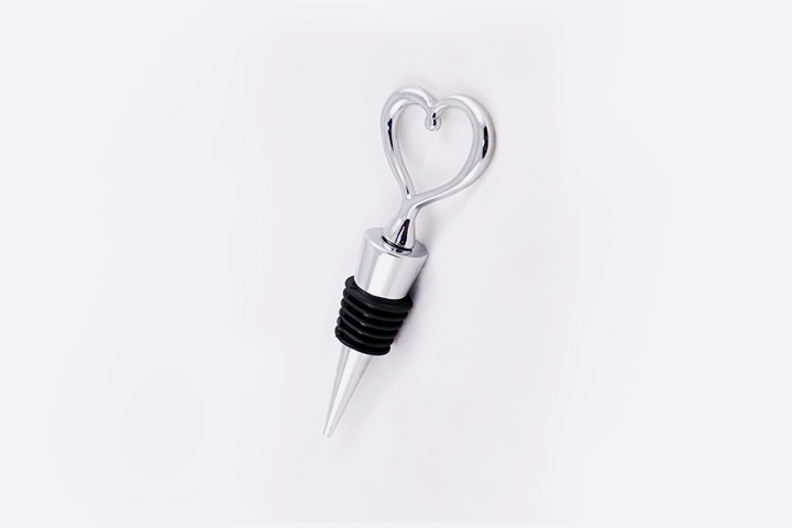 wedding-gifts-for-couples-Heart-Shaped-Wine-Bottle-Stopper