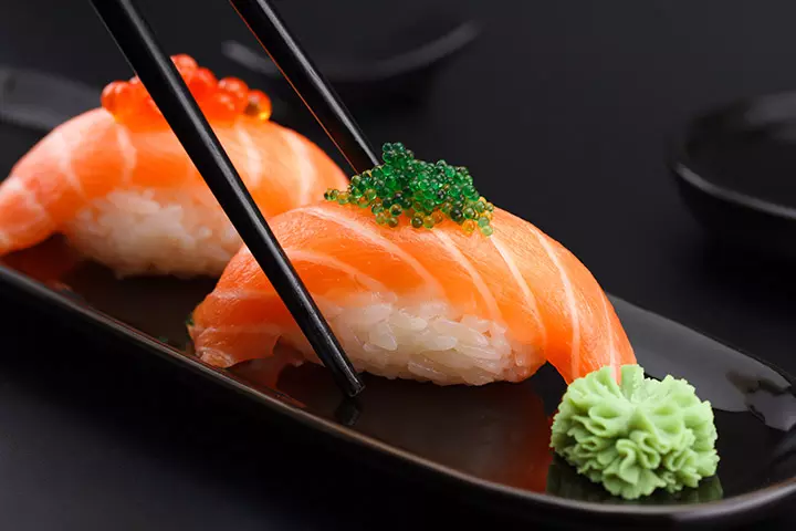 Salmon nigiri sushi