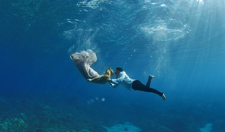 Creative Wedding Photography - Underwater Love
