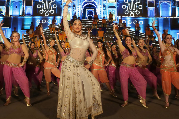 6 Bollywood Wedding Dance Songs To Have You Grooving!