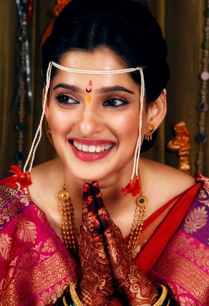 4 Golden Requisites Of Marathi Bridal Makeup To Tick Off
