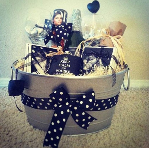 15 Out Of The Box Engagement Gifts Ideas For Your Favorite Couple