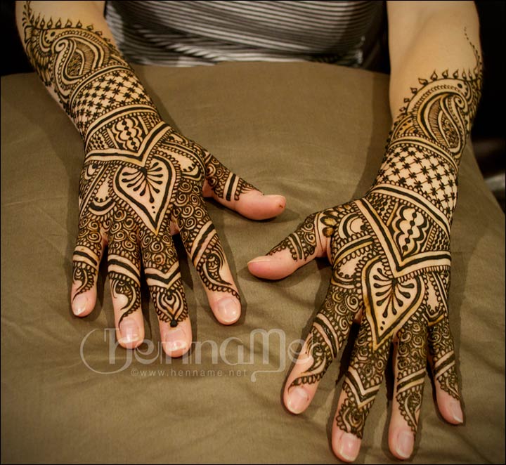 Symmetric Indo Arabic Bridal Mehndi Design for Hands