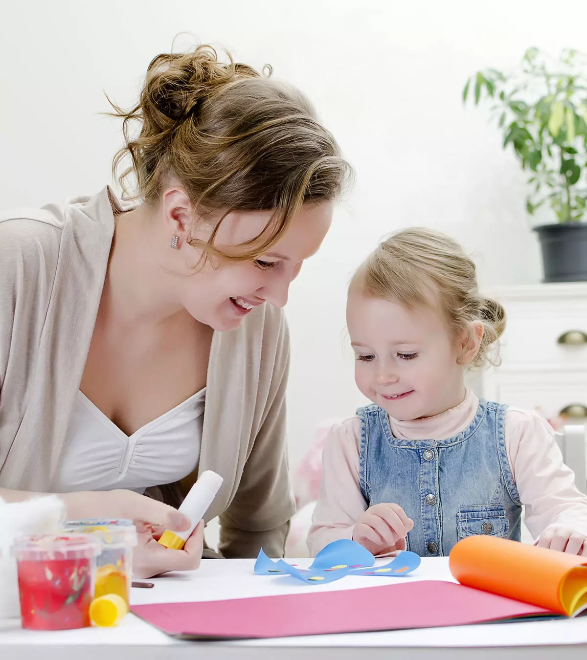 Keep your little ones occupied with craft ideas while you set up the Thanksgiving dinner.