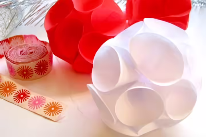 Christmas Craft Ideas For Kids - Paper Bulbs Christmas Craft Ideas For Kids - Paper Bulbs