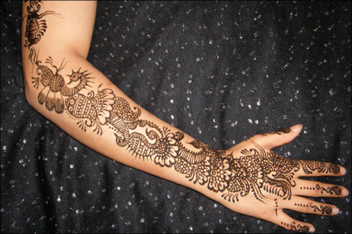 Latest Mehndi Designs - Charming Intermittent Peacock And Flowers