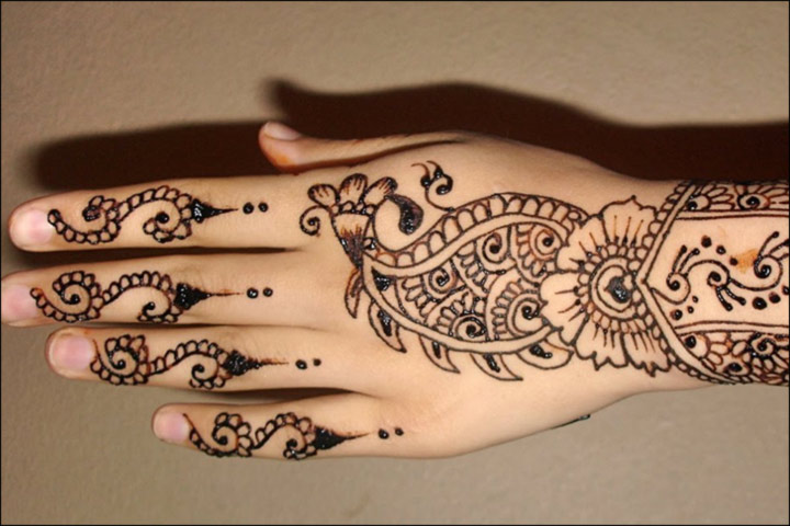 Latest Mehndi Designs - Leaf And Flower Back Hand Design