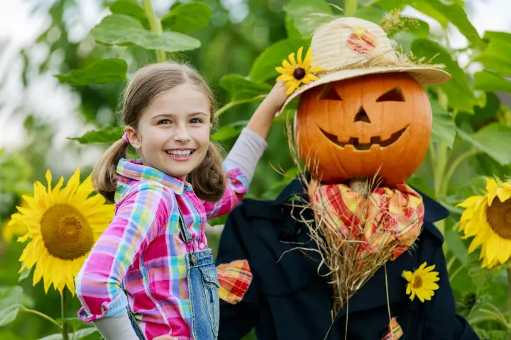 Halloween Party Games For Tweens - Scarecrow-Race