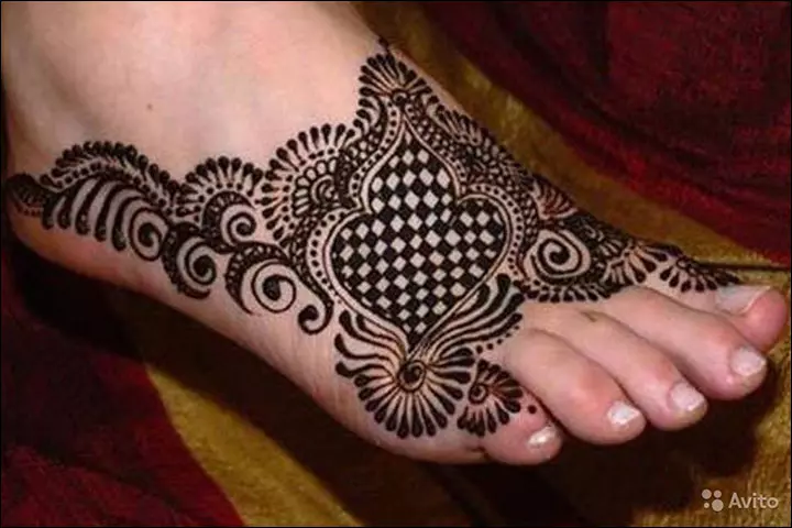 black mehndi design for feet