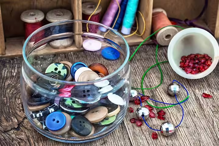 Button bracelet crafts for preschoolers and kids Button bracelet crafts for preschoolers and kids