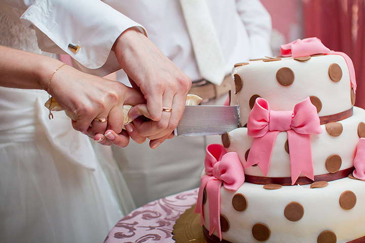 10 Perfect Wedding Cake Cutting Songs