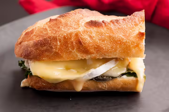 Grilled chicken sandwich with a twist Grilled chicken sandwich with a twist