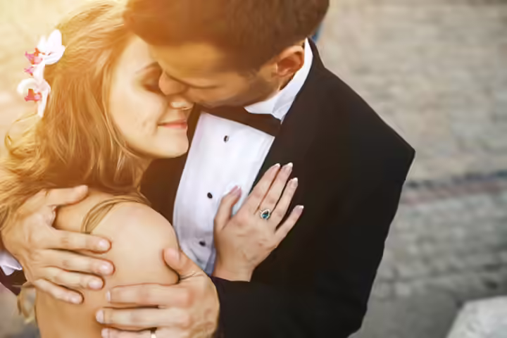 Lovely-couple-hugging-in-gorode