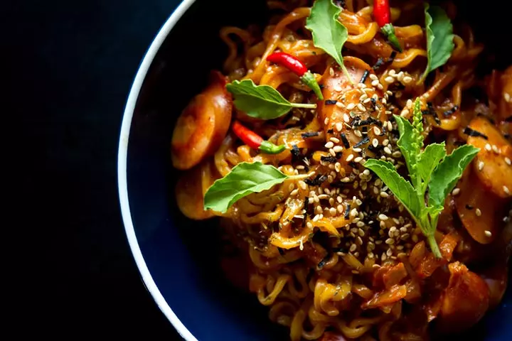 Sesame peanut noodles with veggies